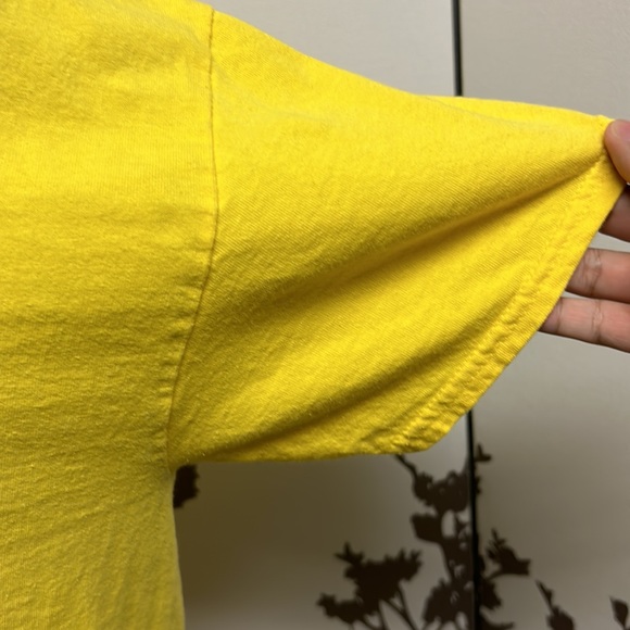 GILDAN Ultra Cotton Size M Superheroes Wear Scrubs Yellow T-Shirt NWOT PRICE⬇️20 - Picture 4 of 8